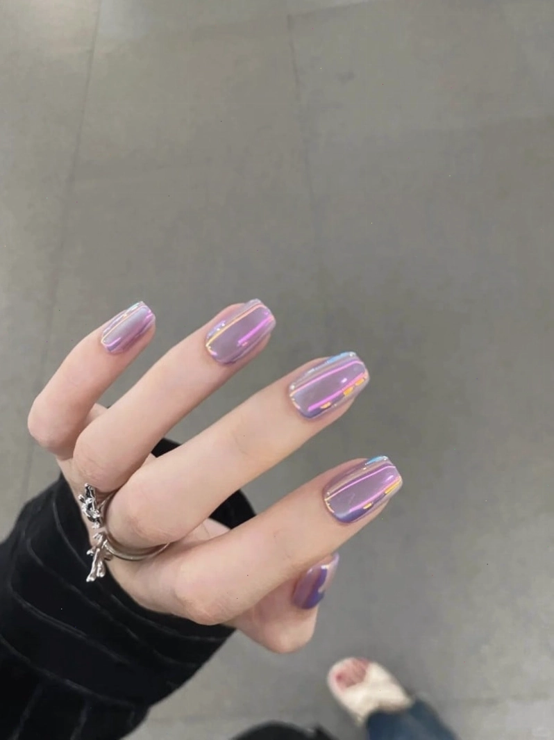 Mẫu nail tráng gương đơn giản, tinh tế