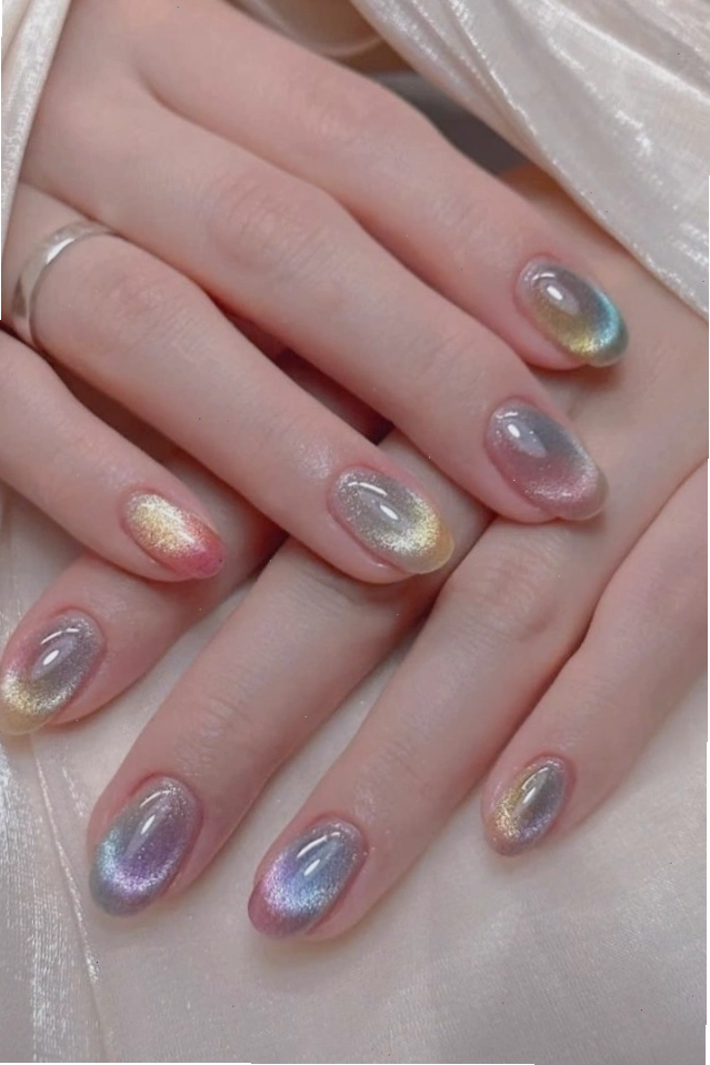 Mẫu nail tráng gương sáng bóng và sang trọng