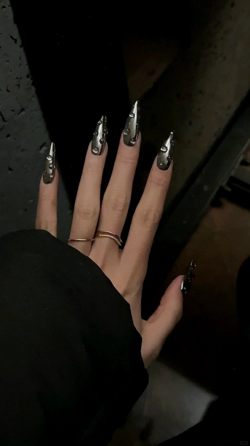 Mẫu nail tráng gương với các gam màu nóng bỏng