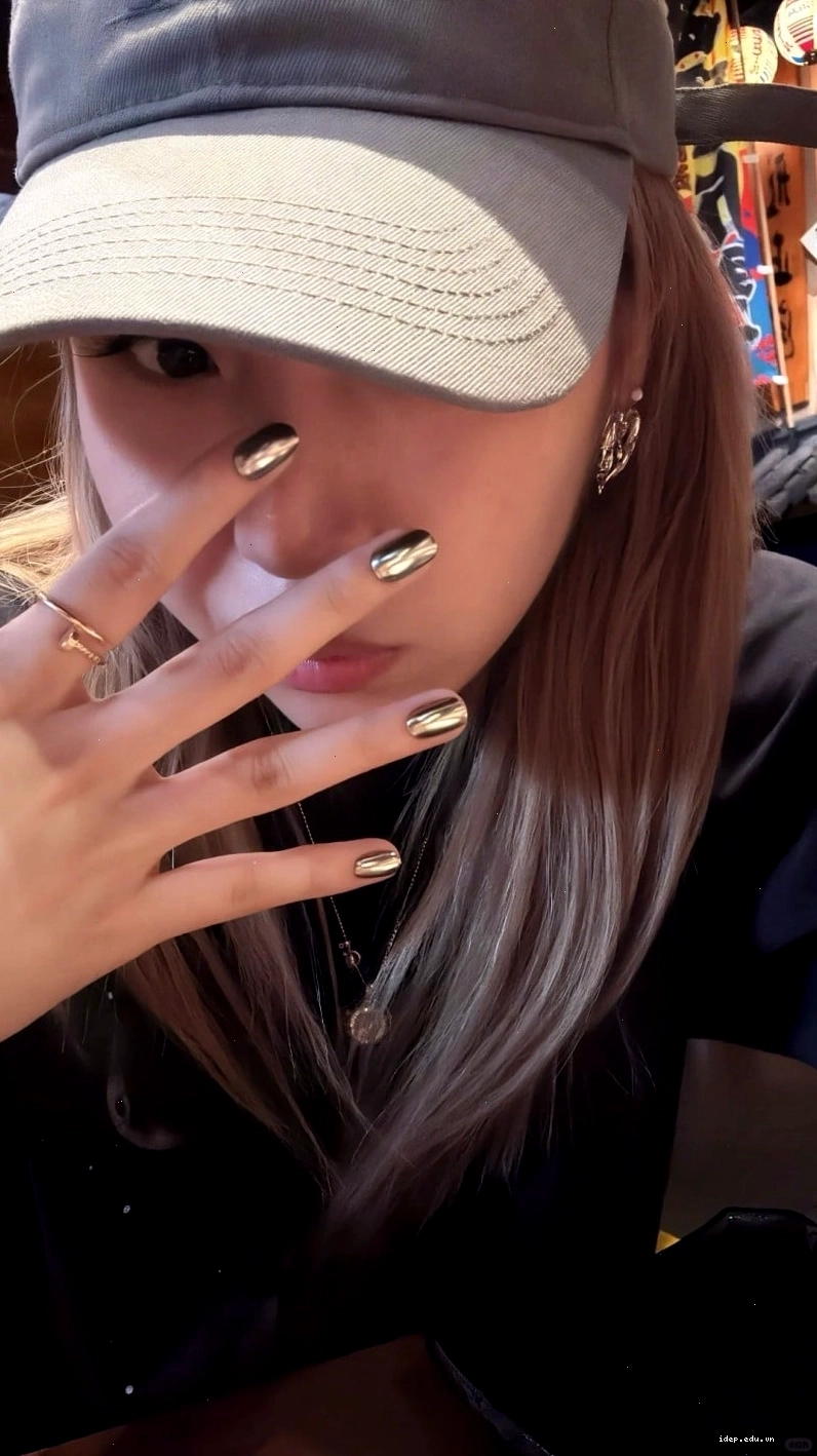 Mẫu nail tráng gương với nhiều màu sắc lựa chọn