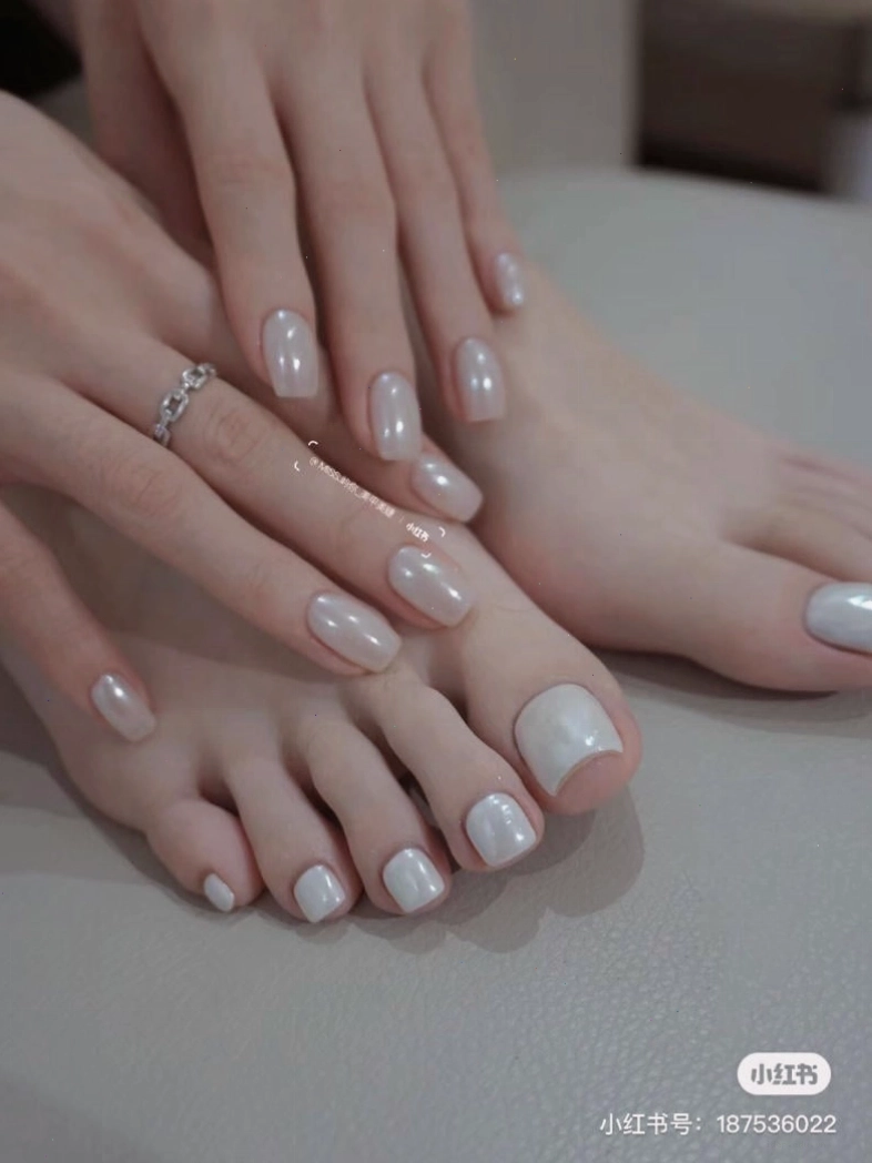 Mẫu nail trắng sang chảnh đính full đá