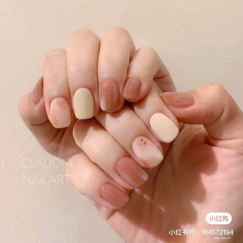 Mẫu nail trơn lấp lánh cho buổi tiệc