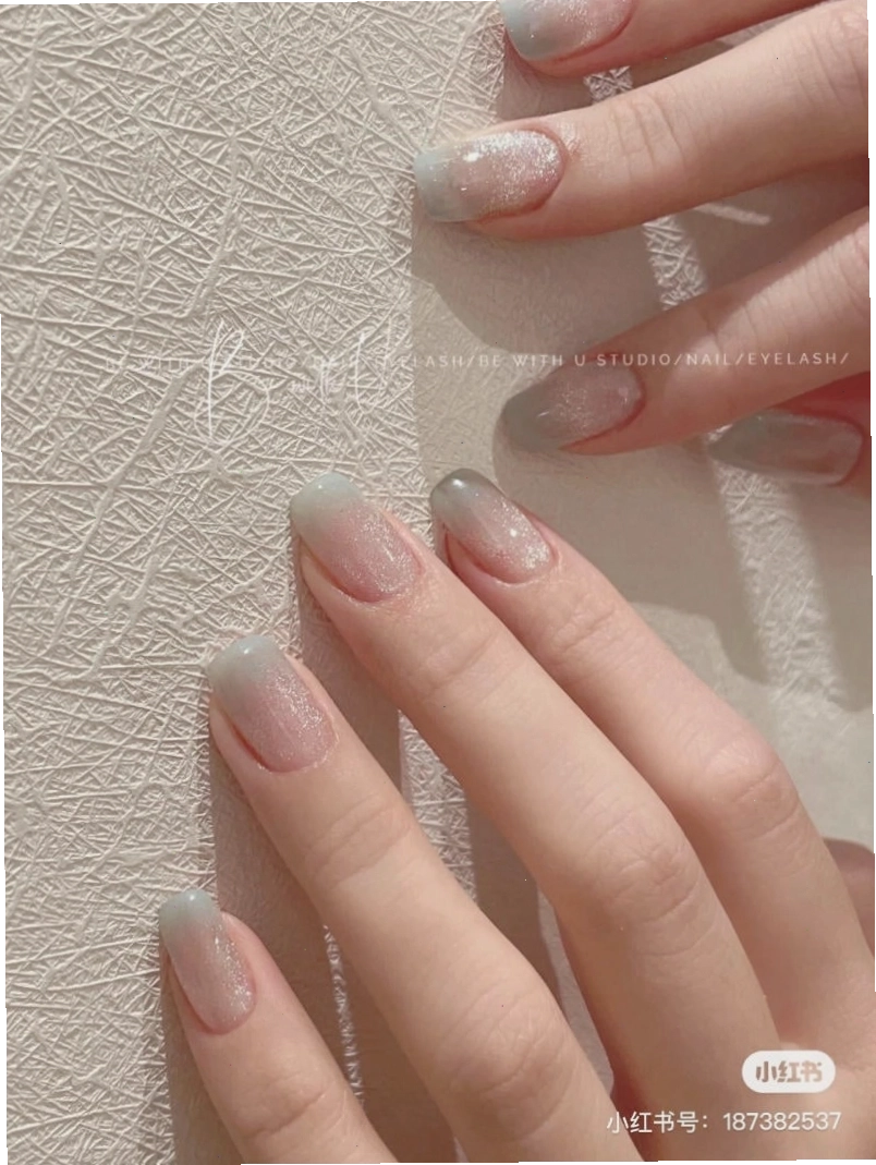 Mẫu nail trơn màu xám tro thanh lịch