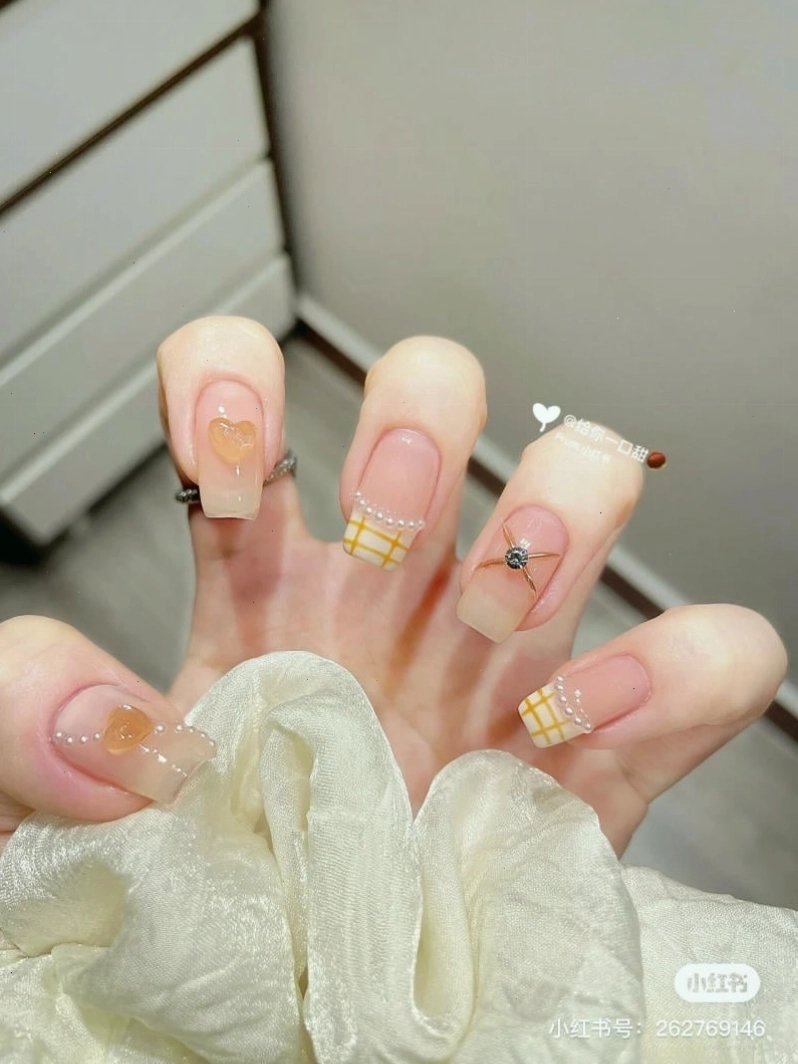 Mẫu nail trơn màu xanh mint tươi mát