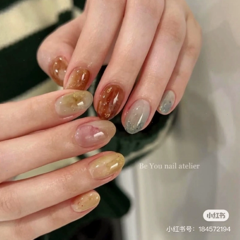 Mẫu nail vẽ hoa nhỏ tinh tế