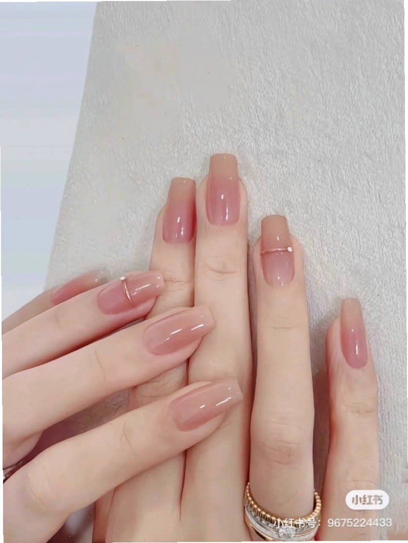 Mẫu nail vuông dài màu hồng đất sang trọng