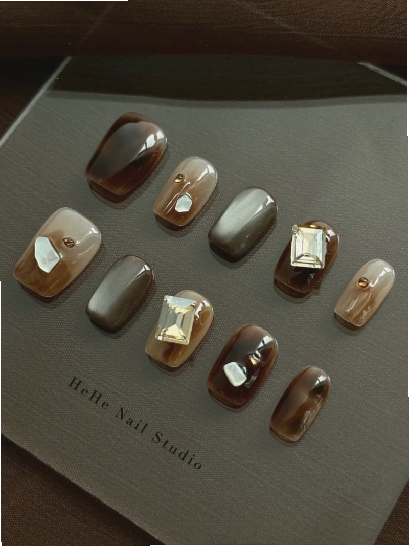 Mẫu nail vuông dài với hiệu ứng loang màu nghệ thuật