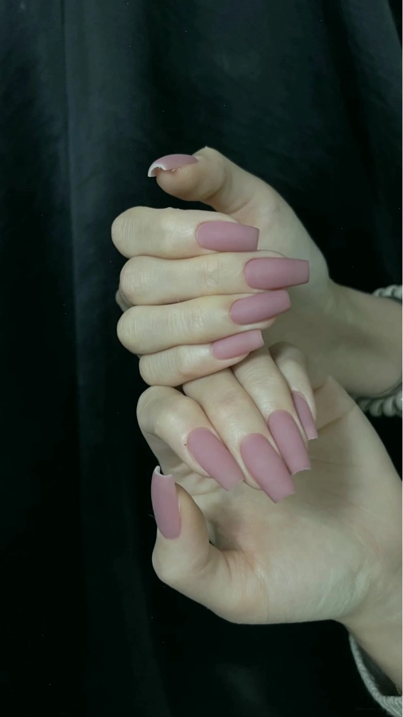 Mẫu nail vuông dài với kỹ thuật vẽ gel tinh xảo