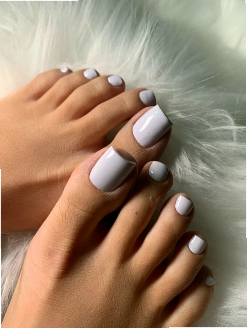 Mẫu nail vuông đơn giản với màu nude thanh lịch