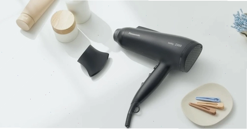 Máy sấy tóc Panasonic EH-NE85-K645 có thiết kế hiện đại và công suất lớn