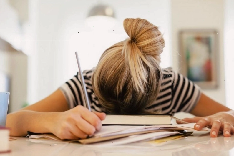 Mệt mỏi, stress làm bệnh viêm đại tràng co thắt thêm trầm trọng
