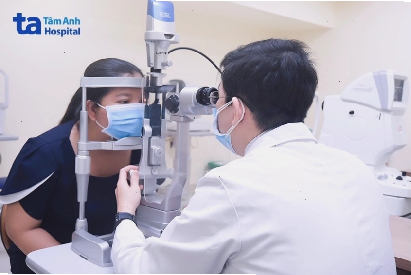 Minh họa việc tránh các biến chứng nguy hiểm cho mắt