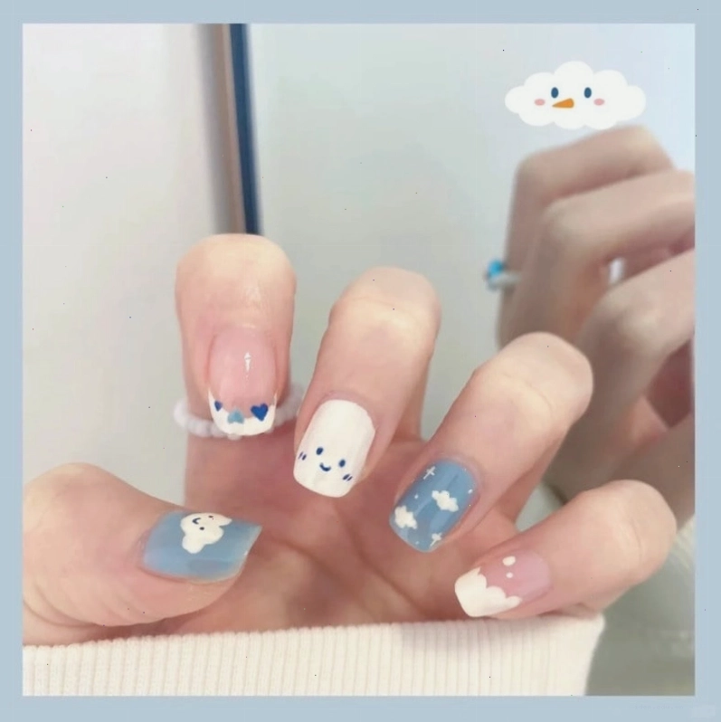 Nail chân mắt mèo màu xanh dương đậm với hiệu ứng ánh tím bí ẩn