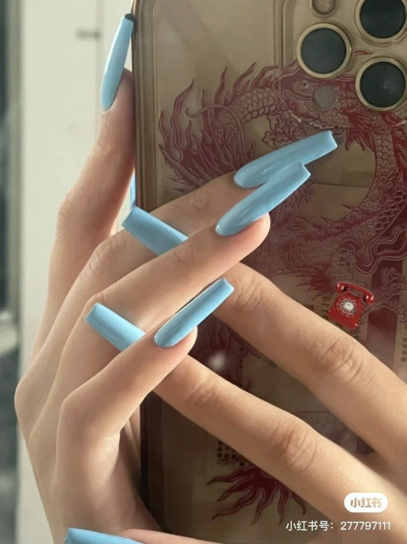 Nail chân xanh dương với phong cách Pháp (French tips)