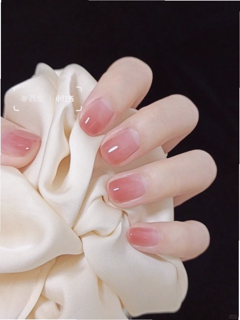 Nail trắng hồng mắt mèo sang trọng