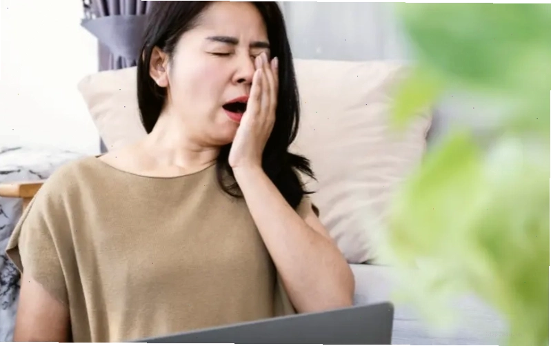 Ngủ đủ giấc là yếu tố quan trọng giúp giảm tình trạng giật mắt