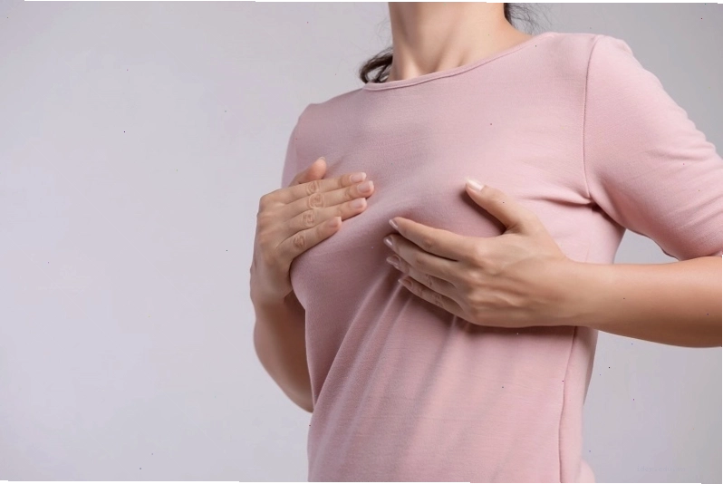 Ngực bên to bên nhỏ có thể do yếu tố di truyền ảnh hưởng từ gia đình