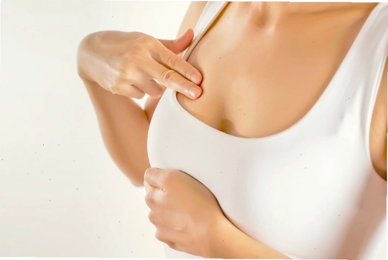 Ngực không đều sau sinh có thể do sự thay đổi mô tuyến vú