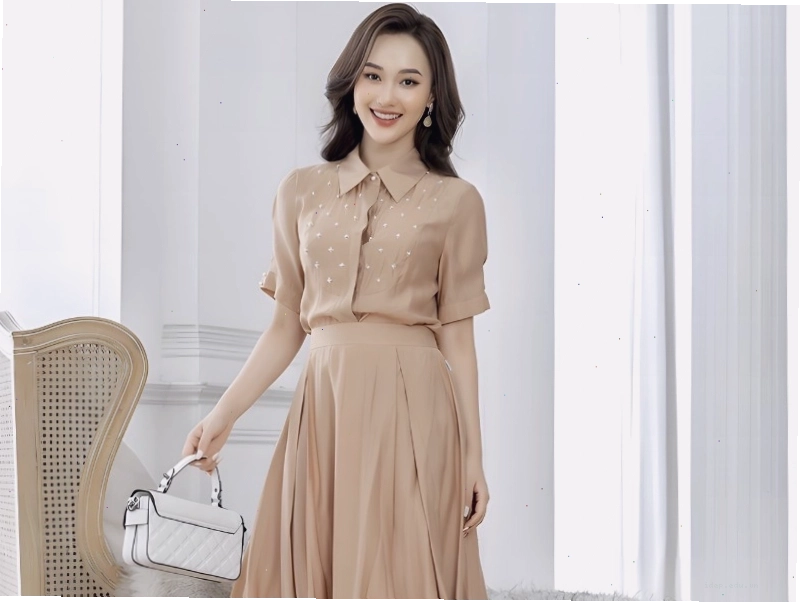 Người thấp tự tin diện chân váy dài với cách phối đồ thông minh