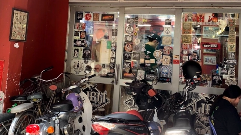 Phía trước Liem Barber Shop