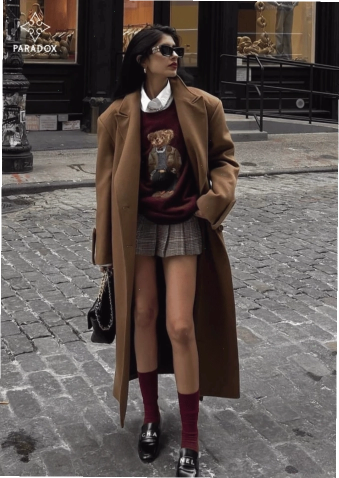 Phối áo dạ dài với giày boots sành điệu