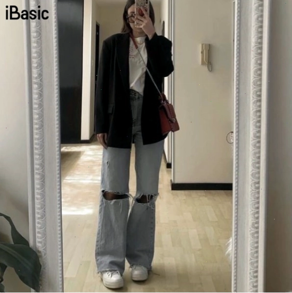 Phối đồ với áo blazer nữ cho người béo với tông màu trung tính