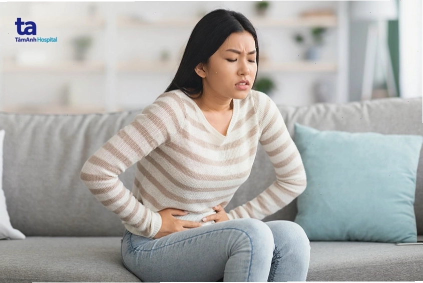 Phụ nữ trải qua cảm giác đau bụng kinh dữ dội