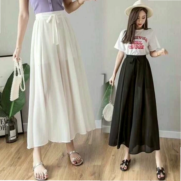 Quần giả váy dài phối với áo phông ngắn tay năng động