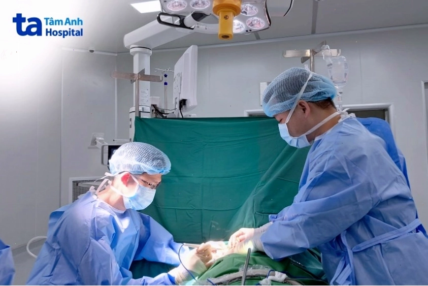 Quy trình phẫu thuật nâng ngực chi tiết từng bước