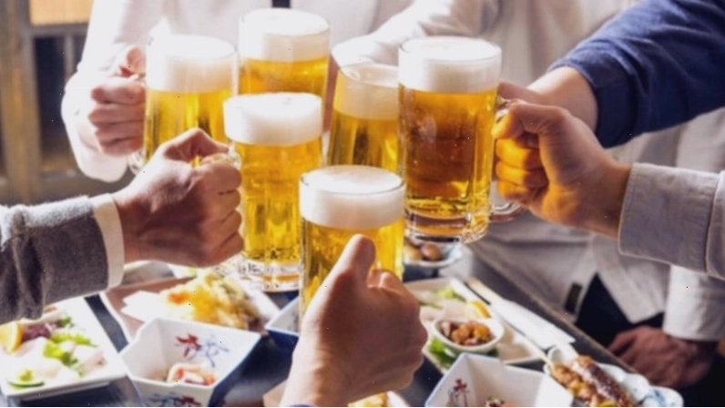 Rượu bia có hại cho bọng mắt