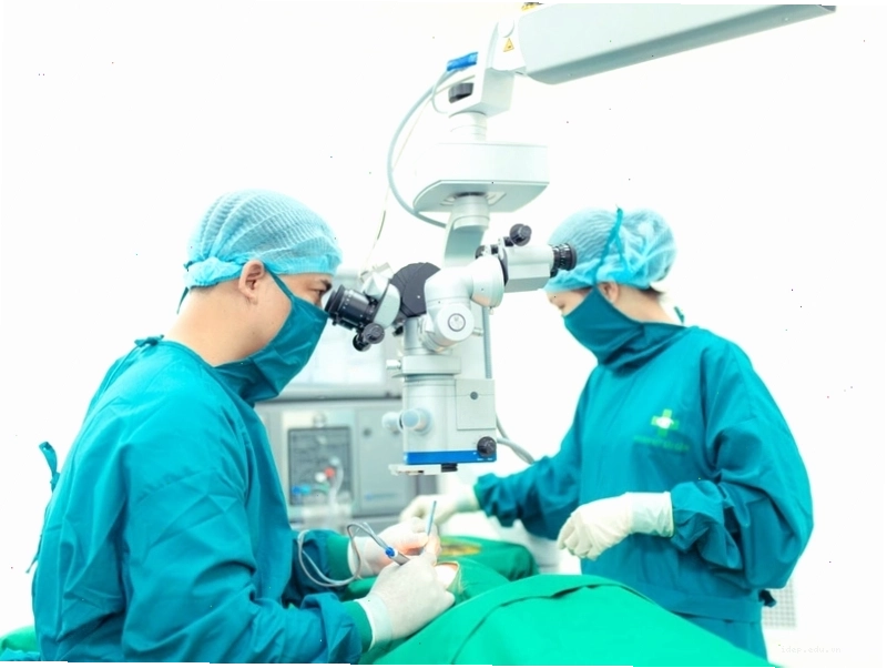 Sạn vôi ở mắt 2