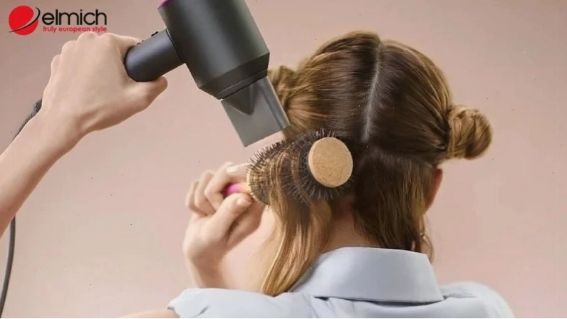 Sấy đuôi tóc cụp vào trong tạo kiểu thanh lịch