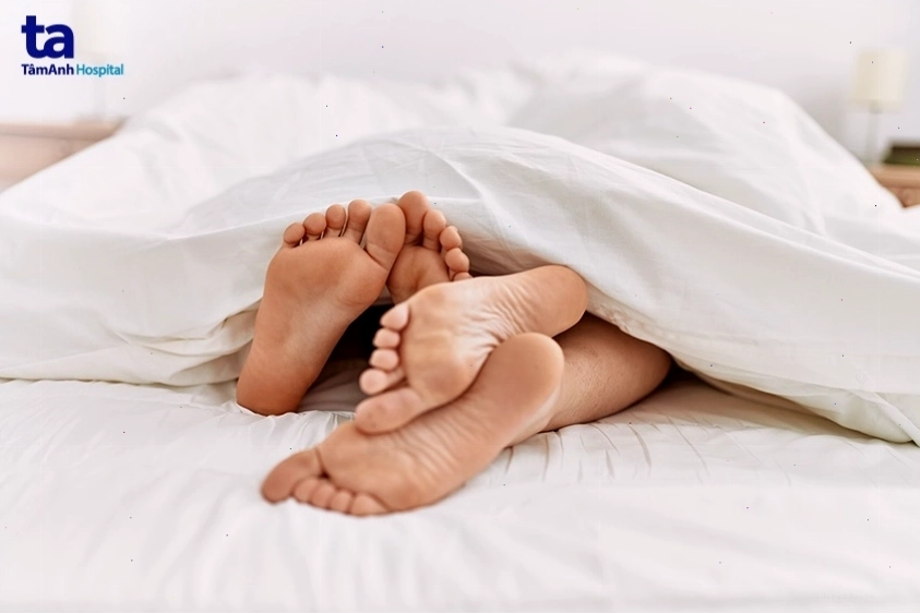 So sánh u nhú sinh dục lành tính và ác tính