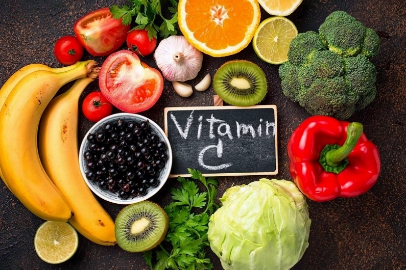 Sử dụng các vitamin C giúp cải thiện chất lượng mạch máu tại khoang mũi
