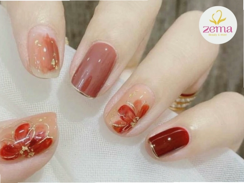 Sự kết hợp nail đỏ thạch với móng trắng đỏ tăng thêm sự liên kết giữa các ngón tay