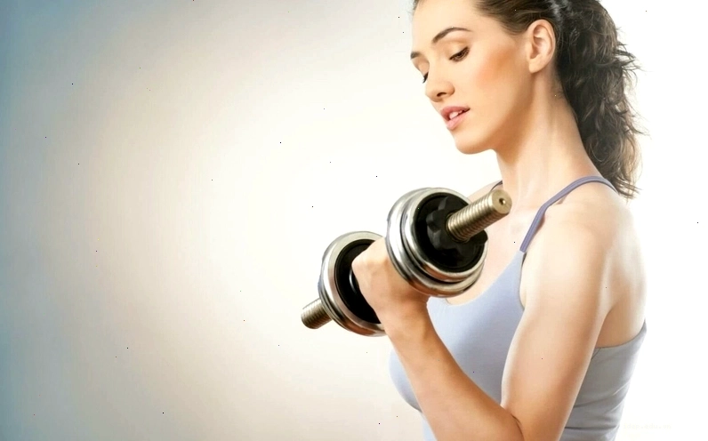 Tập tạ nâng cơ cải thiện tình trạng ngực không đều