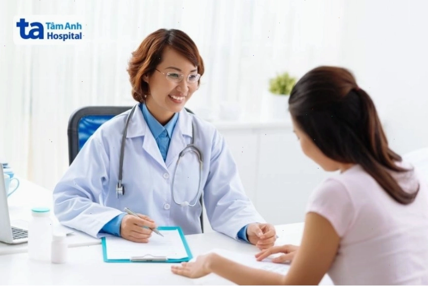 Tham khảo ý kiến bác sĩ khi có lo lắng về sức khỏe bầu ngực