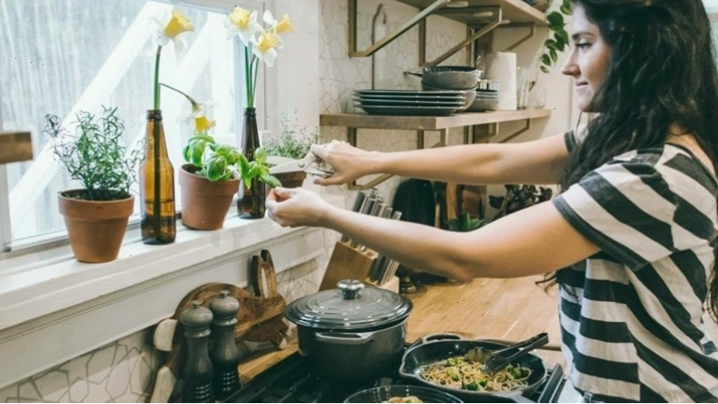 Thói quen sinh hoạt lành mạnh giúp cải thiện bọng mắt