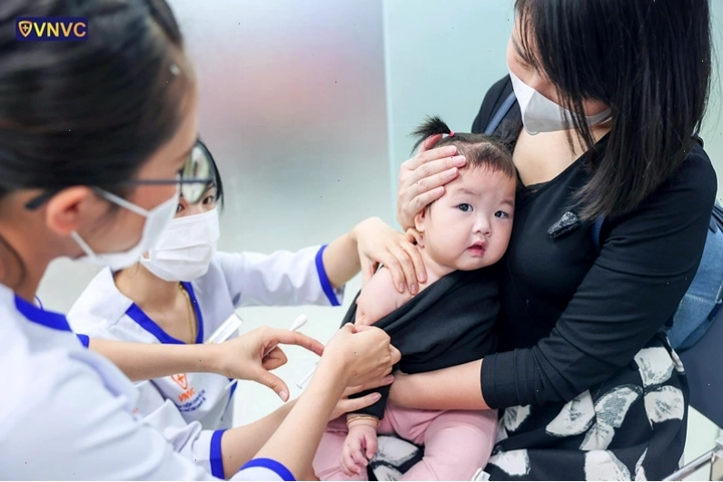 tiêm viêm não nhật bản mũi 1 có sốt không