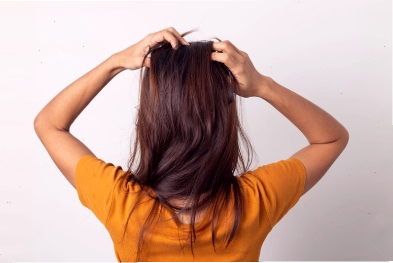 Tóc khô xơ, mất độ bóng là dấu hiệu rõ rệt của tóc bị cháy nắng