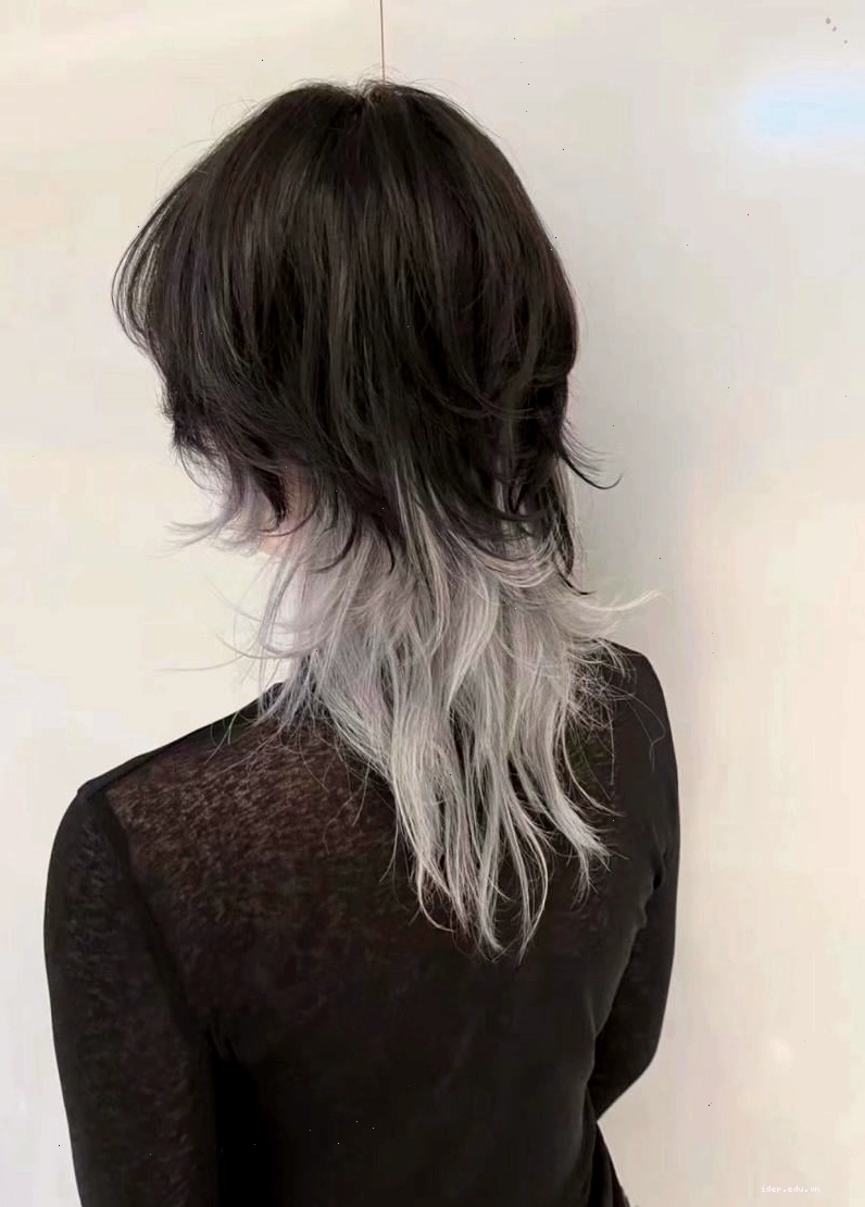 Tóc Wolf Cut dài với các lớp tóc mềm mại, bồng bềnh