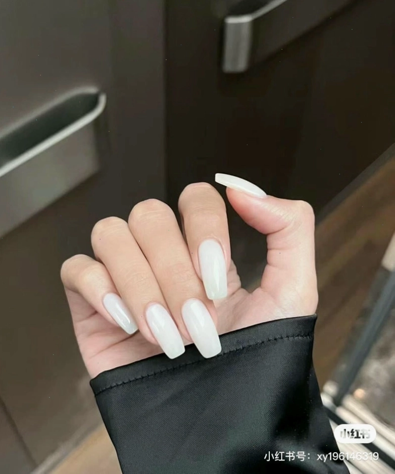 Tổng hợp các mẫu nail màu trắng đẹp và đa dạng