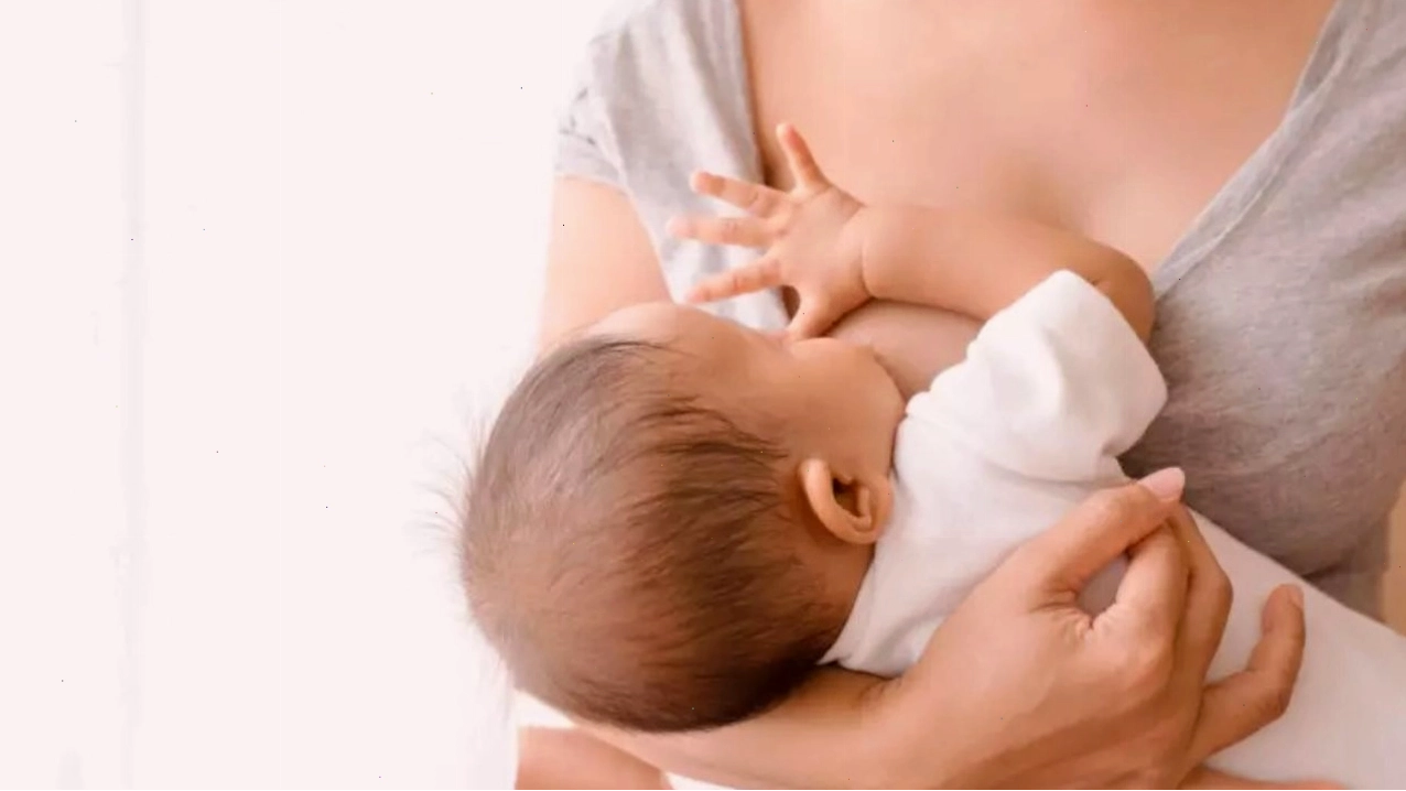 Trải qua quá trình mang thai và cho con bú, ngực của người mẹ sẽ thay đổi về hình dáng