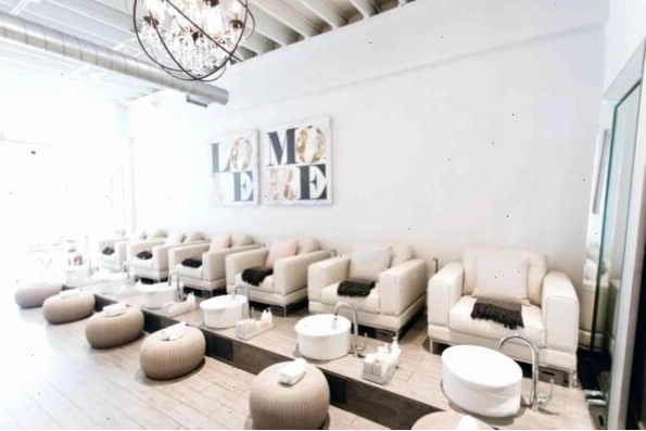 Trang thiết bị hiện đại cho tiệm nail
