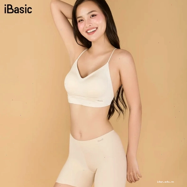Tránh các chi tiết rườm rà khi chọn áo blazer cho người béo