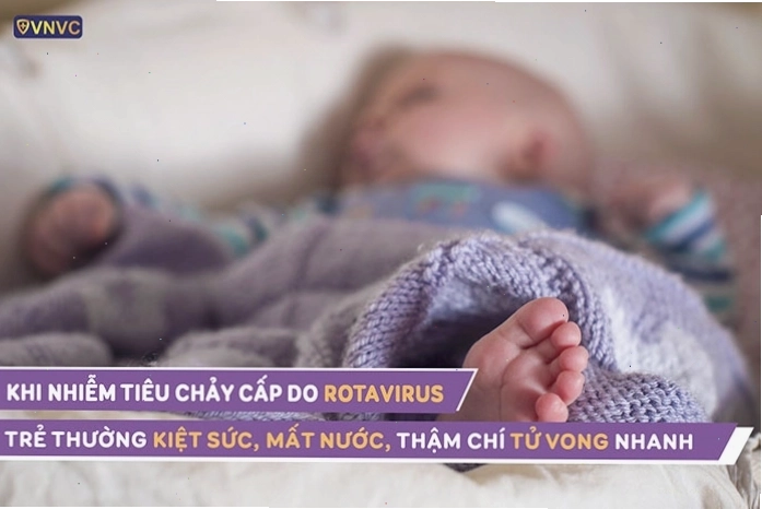 Trẻ nhỏ bị tiêu chảy cấp do nhiễm Rotavirus