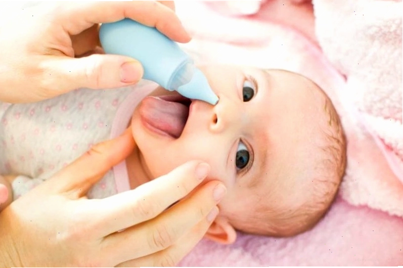 Trẻ sơ sinh bị nghẹt mũi, khò khè do dịch nhầy tích tụ