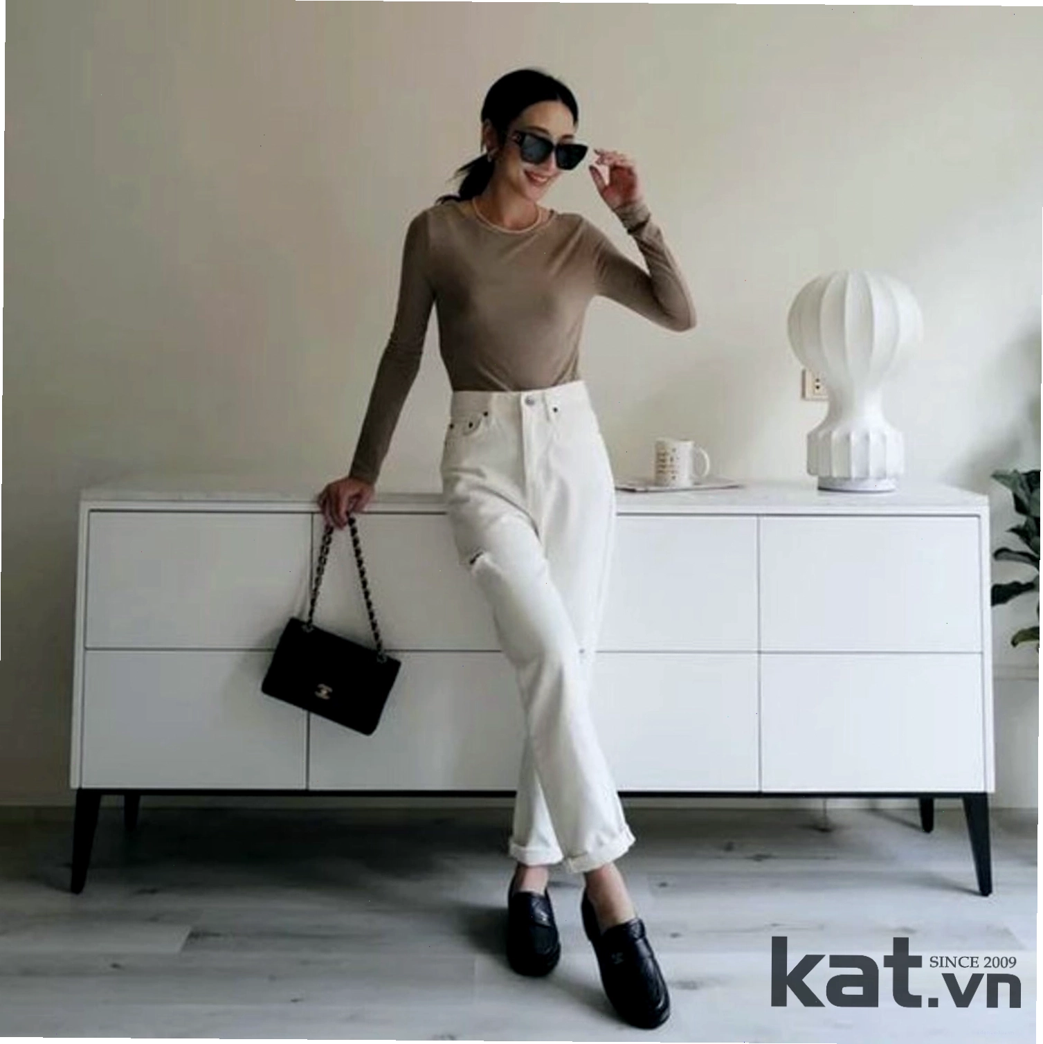 Túi xách da cao cấp là phụ kiện không thể thiếu khi phối đồ nữ sang trọng