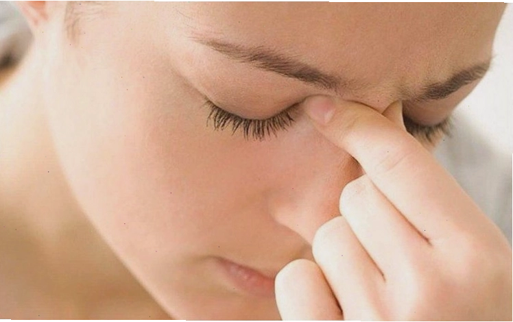 Viêm xoang trán là nguyên nhân phổ biến gây đau hốc mắt