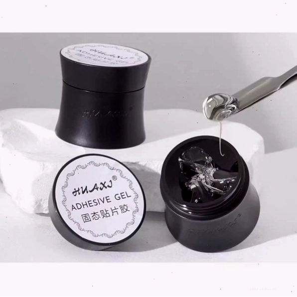 Xu hướng sơn gel nail 2026 với hiệu ứng ánh kim và chrome